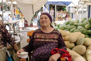central asia uzbekistan stefano majno old woman market.jpg